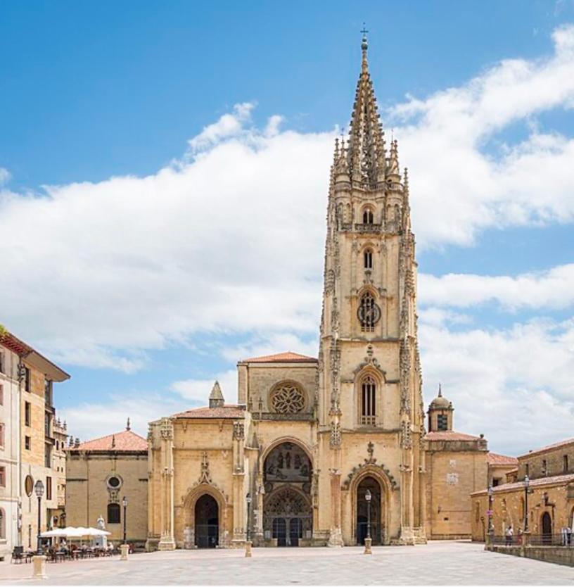 Vistas Monte Naranco Apartamento Con Parking 5Euros Al Dia Oviedo Bagian luar foto